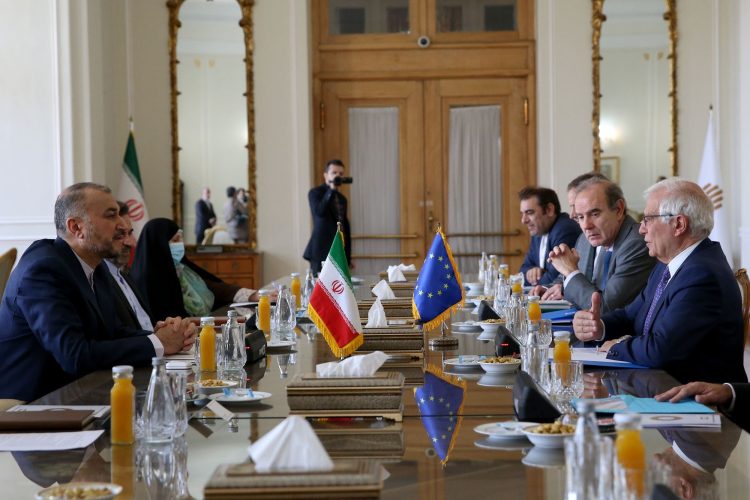 بوريل يعلن من طهران استئناف المحادثات بشأن الاتفاق النووي الإيراني