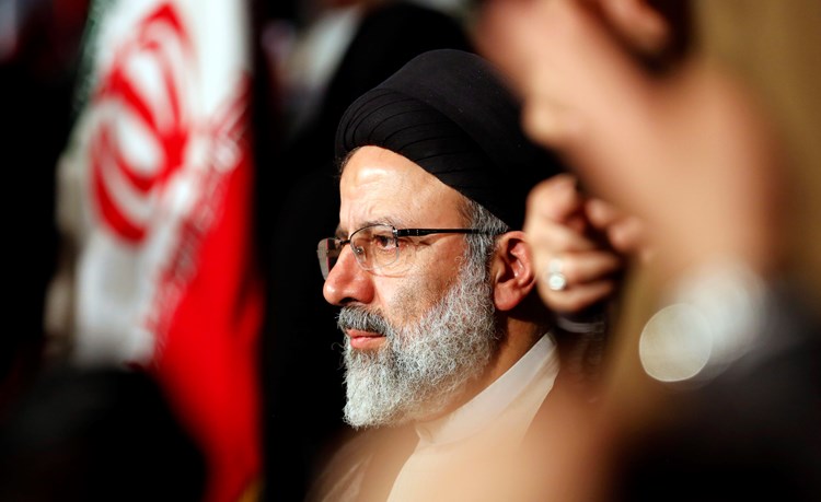 رئيسي يتهم واشنطن بـ”النفاق”: تريد المفاوضات وتفرض العقوبات