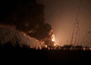 حريق كبير في مستودع نفط في دونيتسك بعد قصف أوكراني