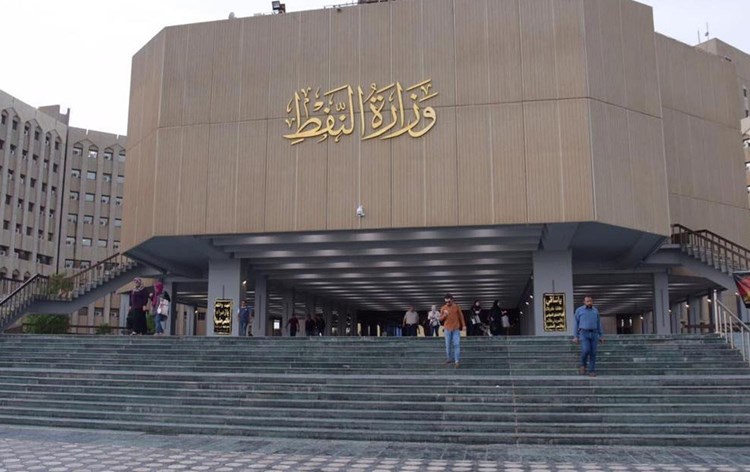 أسعار النفط تهوي بفعل مخاوف التضخم واستقرار صادرات العراق