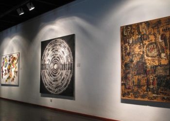 “متحف الفن المعاصر” بطهران يكشف أعمالاً فنية تعرض لأول مرة