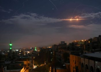 ارتقاء 5 شهداء من الجيش السوري جراء عدوان إسرائيلي استهدف مطار دمشق والريف الجنوبي