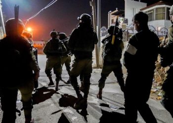 الاحتلال الإسرائيلي يعتقل عدداً من الفلسطينيين ومستوطنون يقتحمون الأقصى