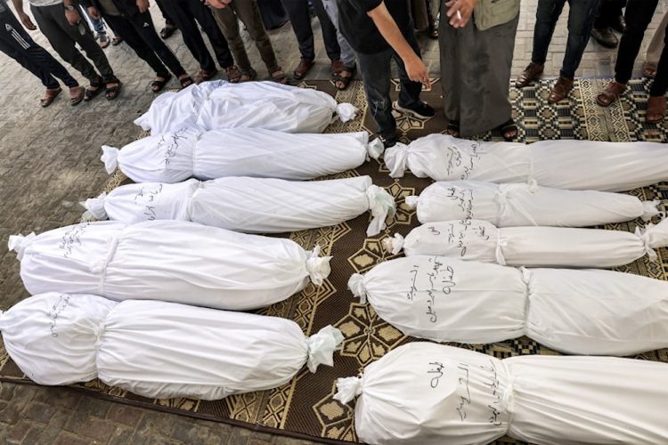 شهداء غزة إلى 1800 بينهم نحو 600 طفل.. و44 شهيداً في الضفة