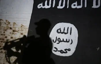 بينهم قادة… العراق يعلن نقل 450 سجيناً من عناصر «داعش» من سوريا
