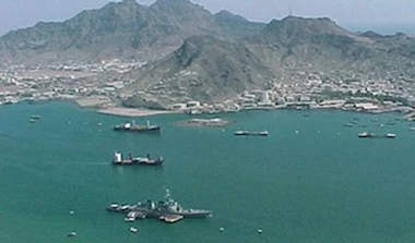 تزكية إيرانية للتهديد اليمني: صنعاء تلوّح بإغلاق باب المندب